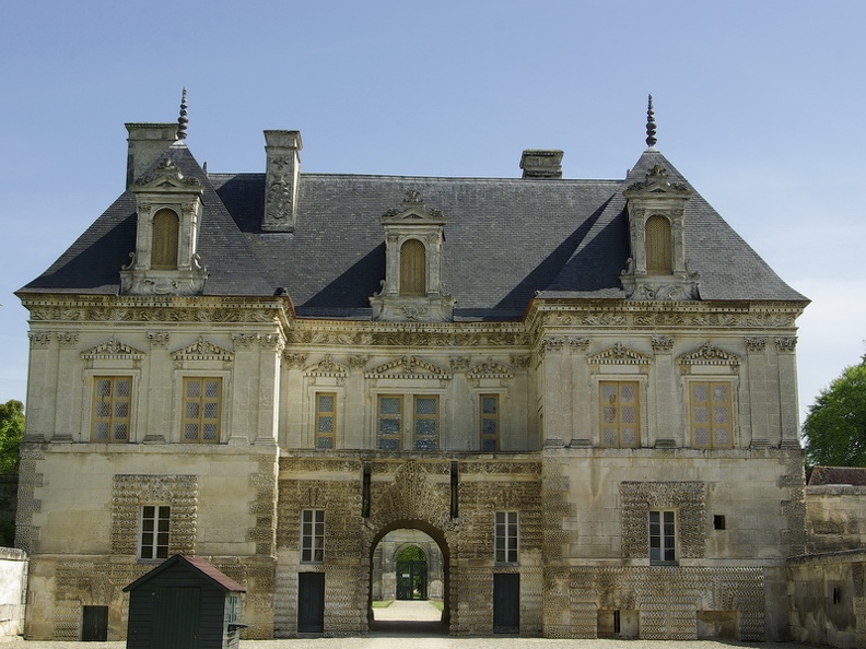 Chateau_de_Tanlay_02.jpg