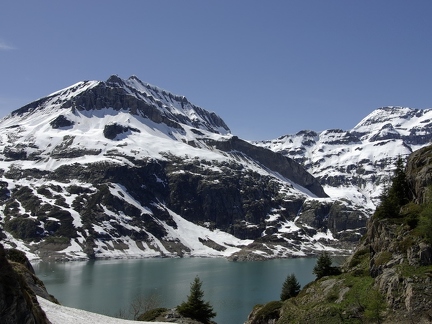 Le lac d'Emosson et la Pointe de Finive