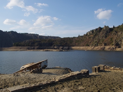 Lac et barrage de Grangent