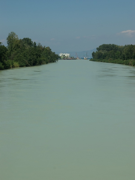Le Rhône vu depuis la passerelle des Grangettes
Noville - canton de Vaud (SUISSE) Grangettes_03.jpg