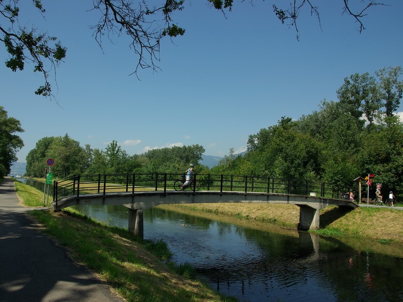 Passerelle sur le Grand Canal
Noville - canton de Vaud (SUISSE) Grangettes_14.jpg